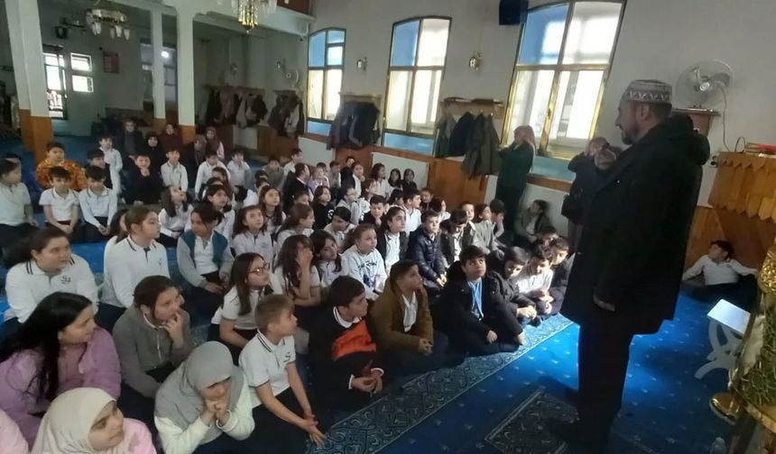 Minik öğrencilerden Hacı Seyit Camii'ne ziyaret
