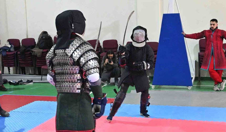 Tarihin izinde kılıçlar çarpıştı