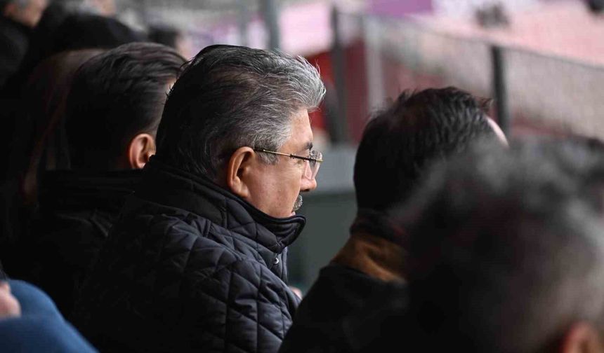 Vali Dr. Erdinç Yılmaz Eskişehirspor'un galibiyet coşkusuna ortak oldu