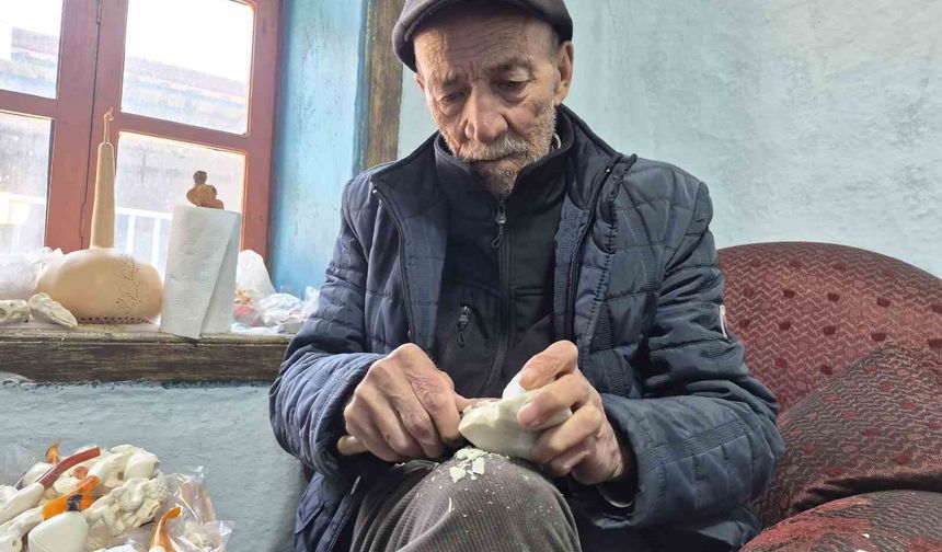 Yarım asırlık lületaşı ustası emekli oldu ama mesleğinden kopamadı