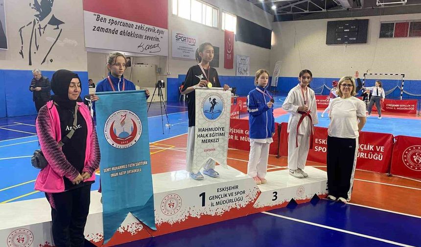 'Yıldız Kız-Erkek Taekwondo İl Birinciliği' tamamlandı