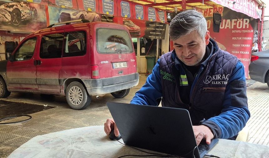 Yıllardır yaptığı mesleğinin bilgisayar oyununu oynadı