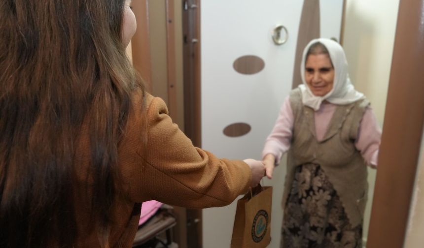 Bayramda Gönüller Bir Oldu 65 Yaş Üstüne Anlamlı Ziyaret