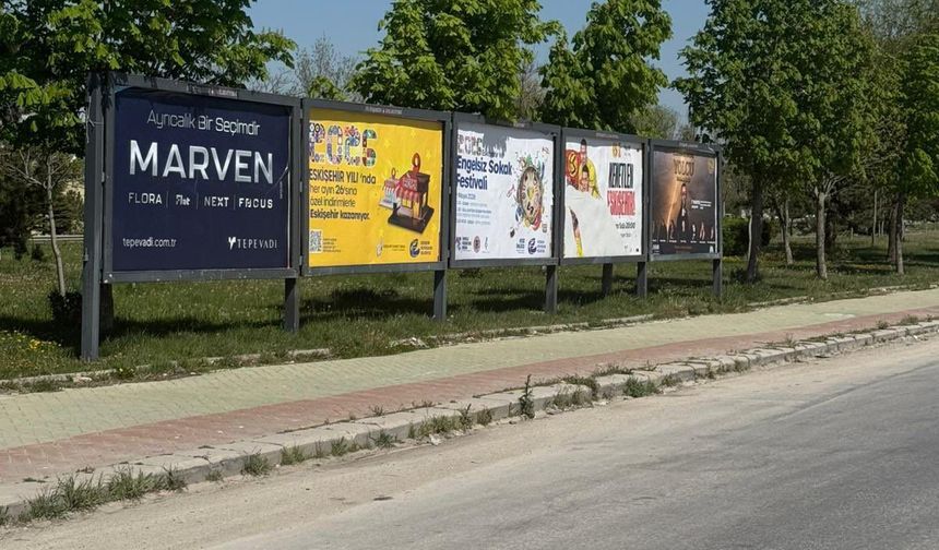 Eskişehir Büyükşehir'den izinsiz reklam panolarına müdahale!