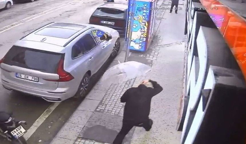 Eskişehir'de adamın üzerine camın düşme anına ait görüntüleri ortaya çıktı