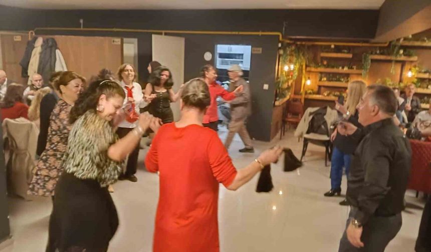 Eskişehir'de kadın zeybeklerin 'Meşk Gecesi' güzel geçti