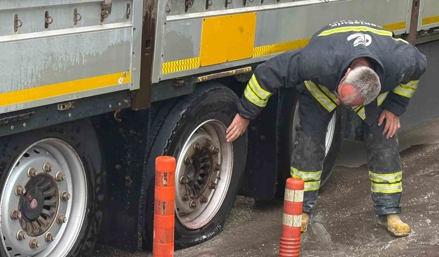 Lastiği patlayan tır yanmaktan son anda kurtarıldı