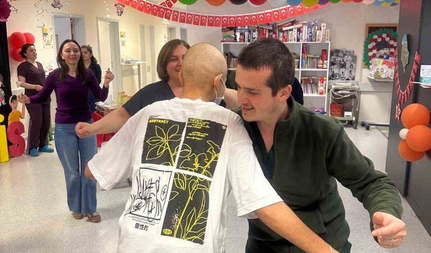 Onkoloji servisinde çocuklar ve aileleri gönüllerince eğlenip moral buldu