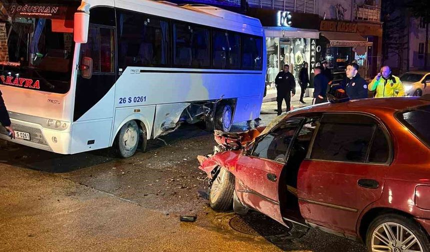Otomobilin minibüse yandan çarptığı kazada 1 kişi yaralandı