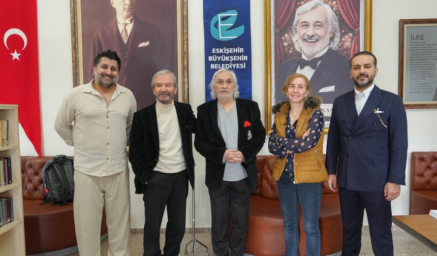 Müjdat Gezen   Eskişehir’de Adının Verildiği Sahneyi Ziyaret Etti