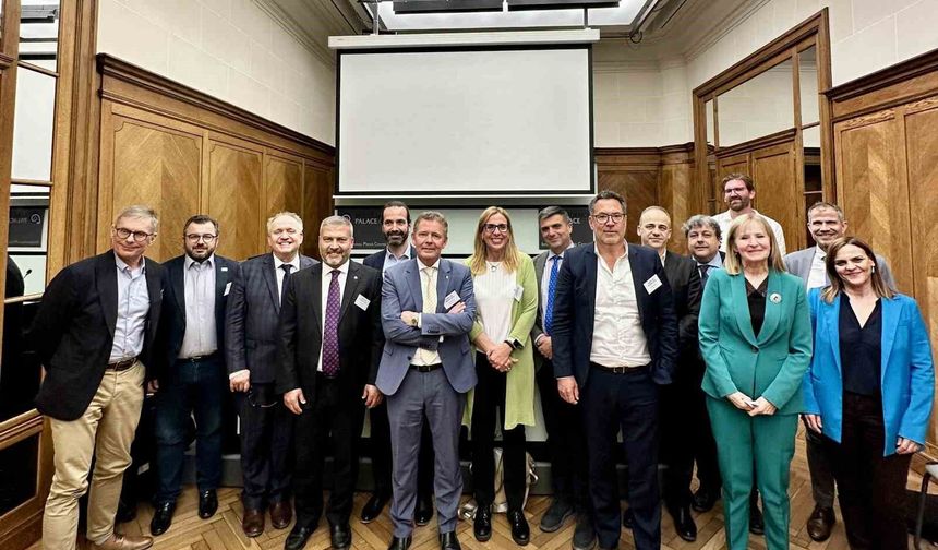 Anadolu Üniversitesi EADTU Zirvesi'nde uluslararası temaslarda bulundu
