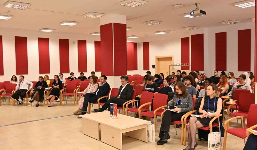 Anadolu Üniversitesi'nde Türkiye-AB ilişkileri ve medya temsilleri masaya yatırıldı