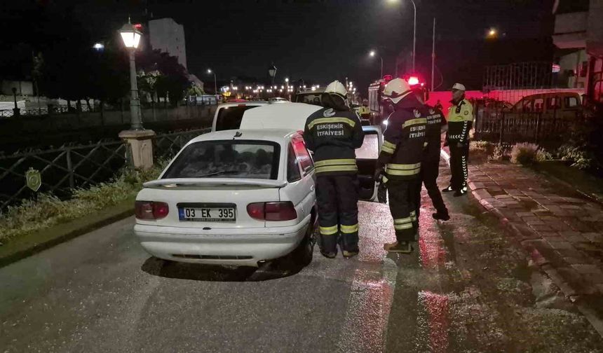 Eskişehir'de akaryakıt istasyonunun arkasında gerçekleşen araç yangını korkuttu