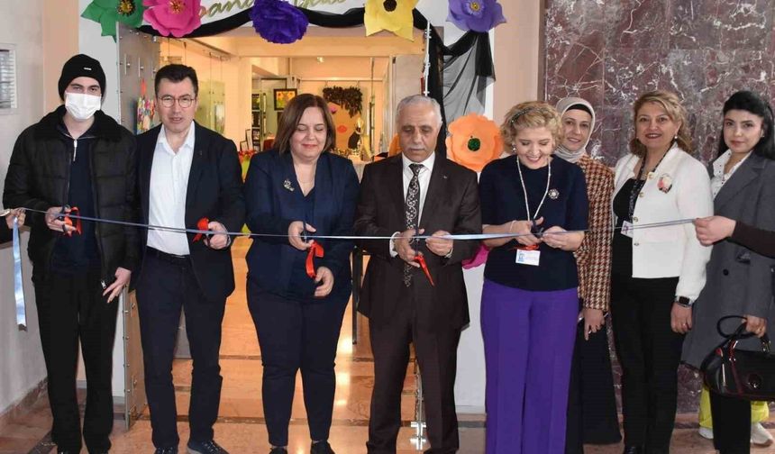 ESOGÜ Hastanesi'nde 'Sanat İyileştirir' başlıklı sergi açıldı