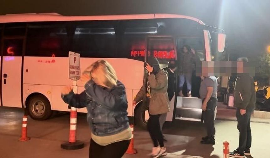 Tepebaşı Belediyesi'ne yönelik operasyonda gözaltında şüpheler sağlık kontrolünden geçirildi