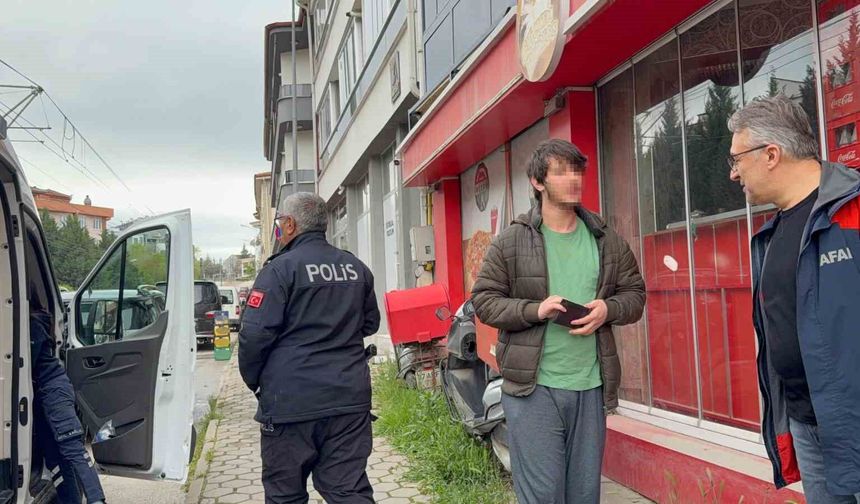 Zehirlendiği düşünülen ve ekipleri teyakkuza geçiren öğrencinin kulaklıkla uyuduğu ortaya çıktı