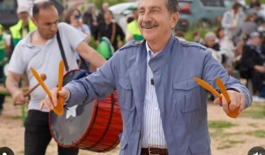 Ahmet Ataç Efendi Rol Yapma....... !!!