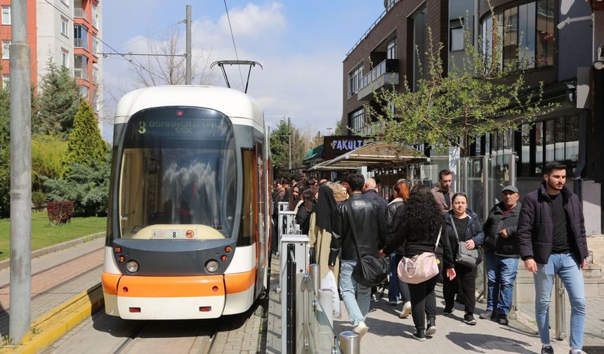 Öğrenciler “Bas  Geç” İle  Ulaşımda Nefes  Aldı