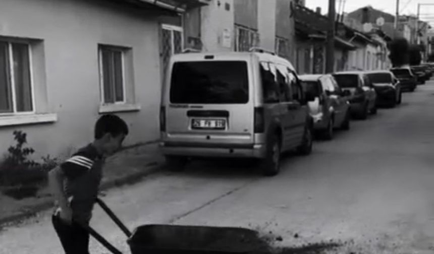 Bu çocuktan da utanmaz mısın ey Ataç?