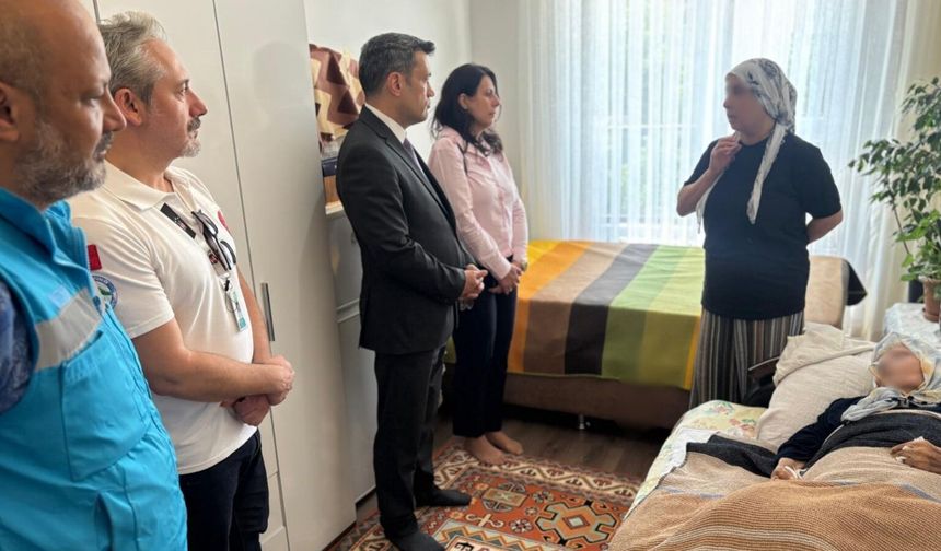 Kamu Hastaneleri Hizmetleri Başkanı Op. Dr. Serkan Ceyhan’dan Evde Sağlık Hastalarına Ziyareti