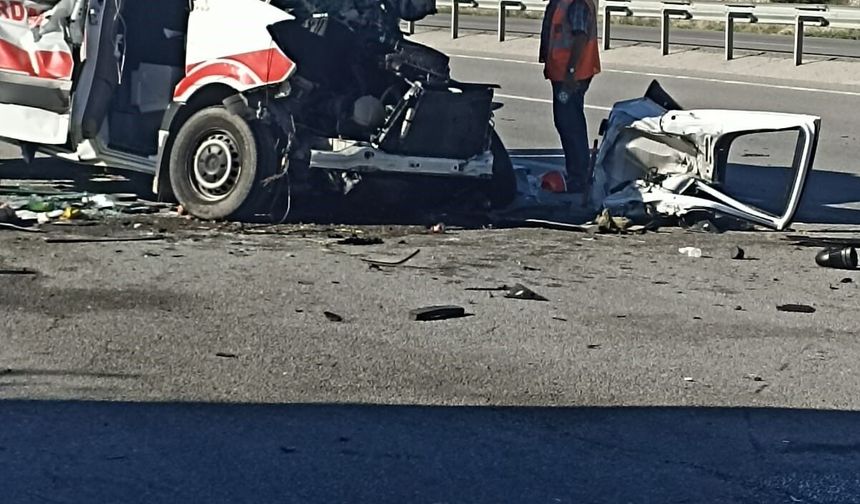 Trafik kazası: 1 ölü, 4 yaralı