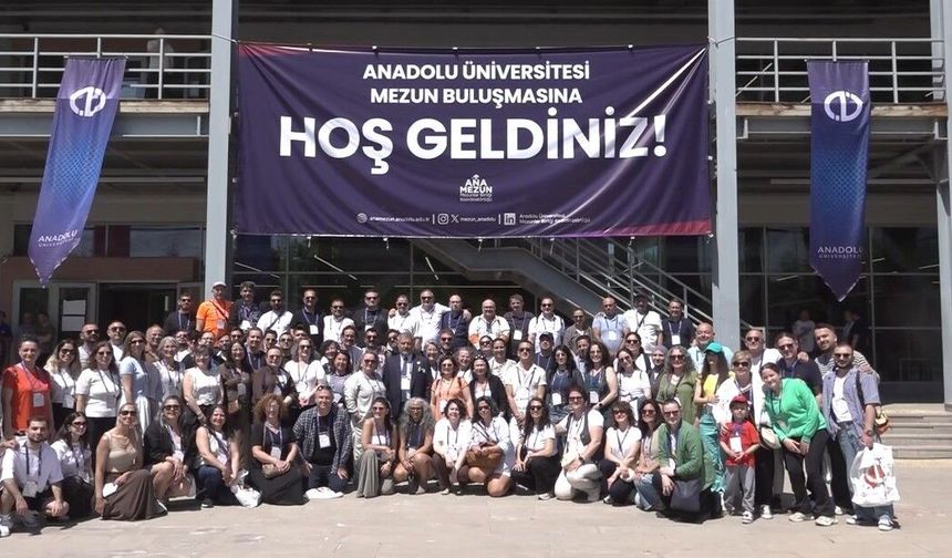 Bir araya gelen Anadolu Üniversitesi mezunları hasret giderdi