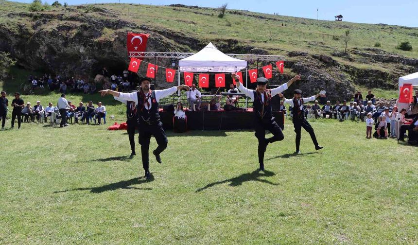 Eskişehir'de Bahar Şenliği ve Şalvar Gecesi coşkusu