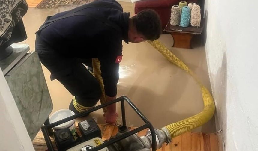 Eskişehir'de su baskını sebebiyle itfaiye gece boyu sahadaydı