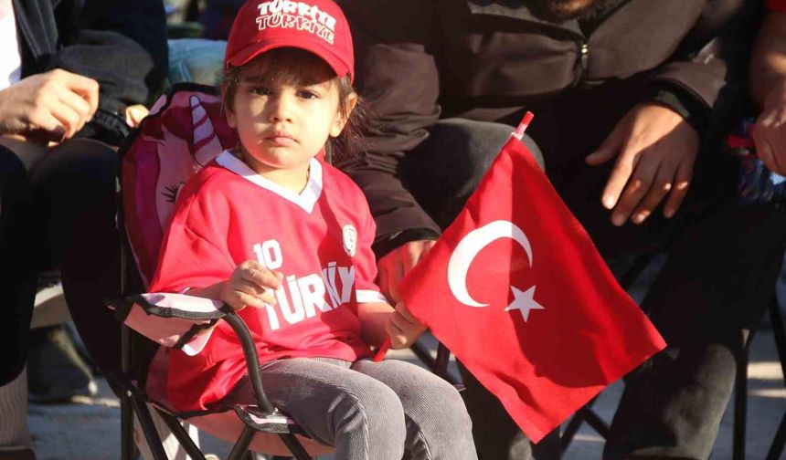 Eskişehirliler 24 yıl sonra millilerin Dünya Kupası coşkusunu sabahın erken saatlerinde yaşadı