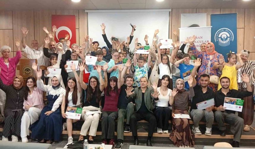 Türkiye Down Sendromu Derneği ve Veteran Hentbolcular Derneği'nden anlamlı sertifika töreni