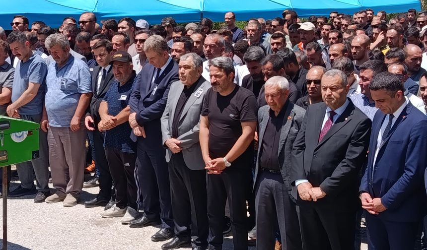 ETİ Maden Kazasında Hayatını Kaybeden Genç, Gözyaşları içinde Toprağa Verildi