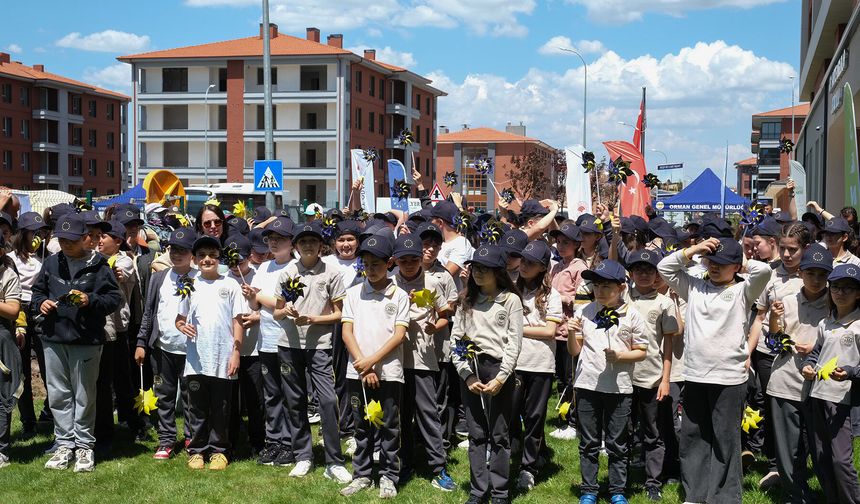 Küçük Ellerle Yeşil Yarınlara Fidan Dikme Etkinliği
