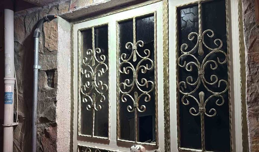 Eskişehir'de aile içi kavgada evinin camlarını kıran şahıs aracıyla kaçtı