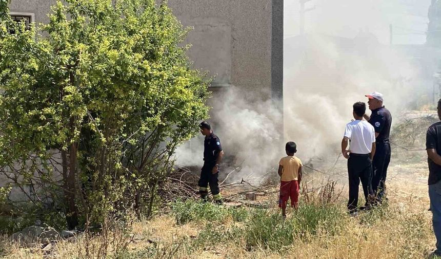 Eskişehir'de bir mahallede aynı anda iki yangın