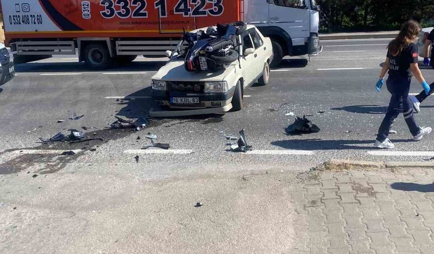 Eskişehir'de otomobil ile motosiklet çarpıştı: 3 yaralı