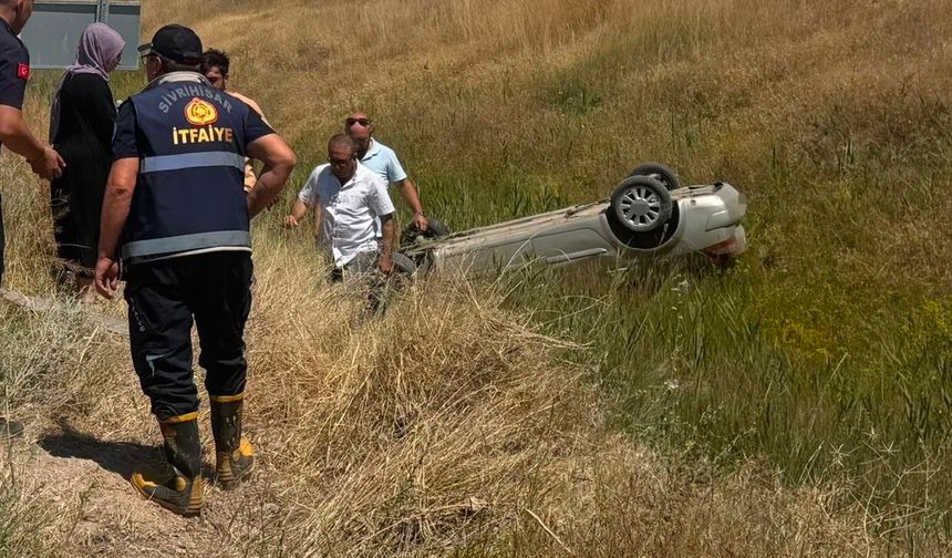Konya-Eskişehir yolunda otomobil şarampole devrildi: 2 yaralı