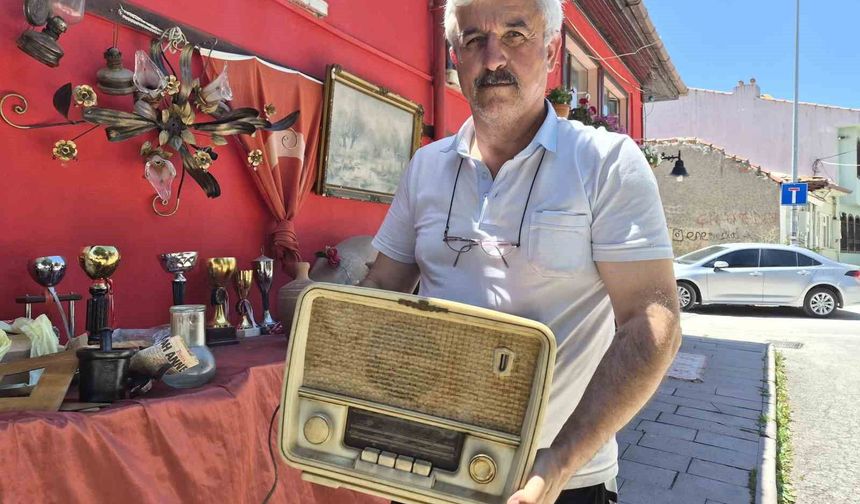 Ölüm haberinin düştüğü evlerden çıkarılan ve hikayesi olan antikalar