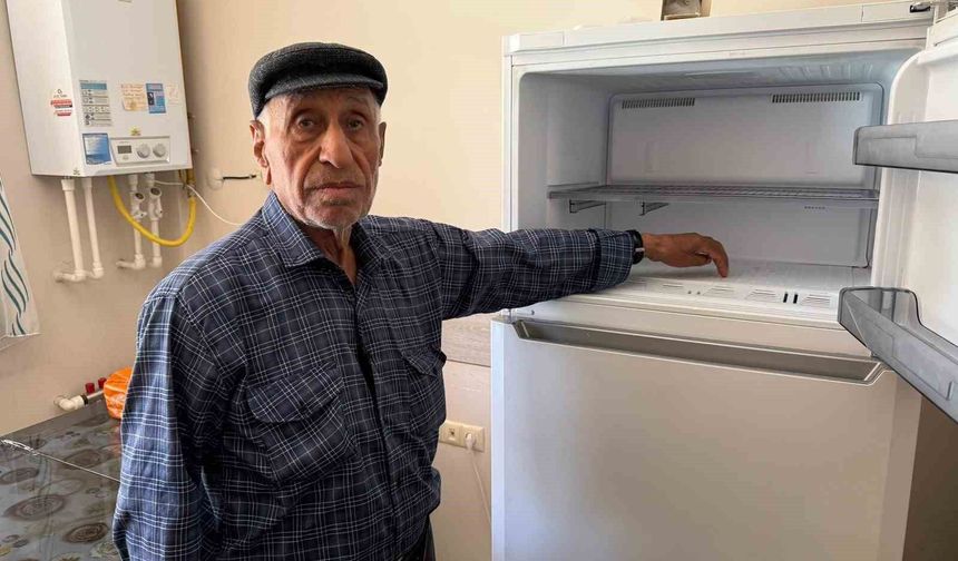 Sahte polisler yaşlı adamın önce elini öptüler sonra buzluktaki 351 bin TL'lik altınları götürdüler