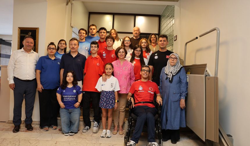 Başkan Ünlüce, Şampiyon Sporcuları Ağırladı