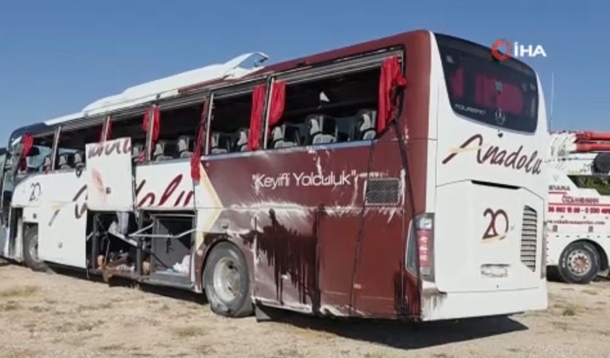 Kütahya-Afyonkarahisar kara yolunda yolcu otobüsü devrildi: 31 yaralı