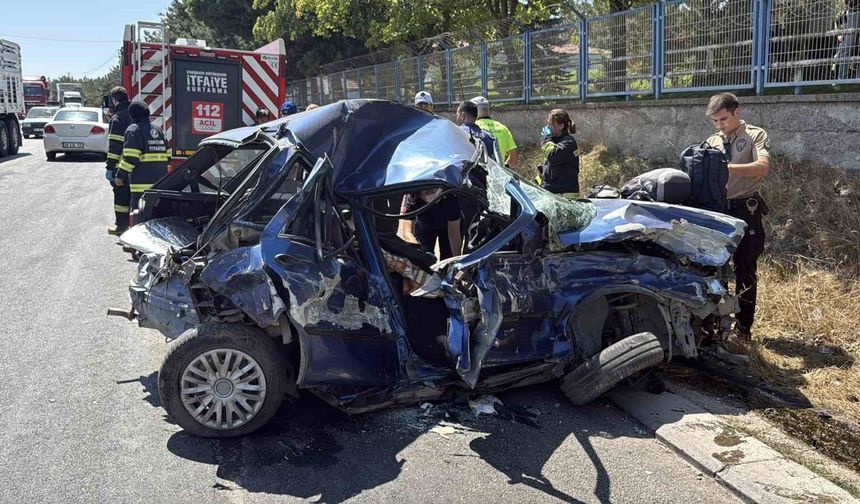 Eskişehir'de 3 aracın karıştığı feci kazada 1 ölü, 1 ağır yaralı