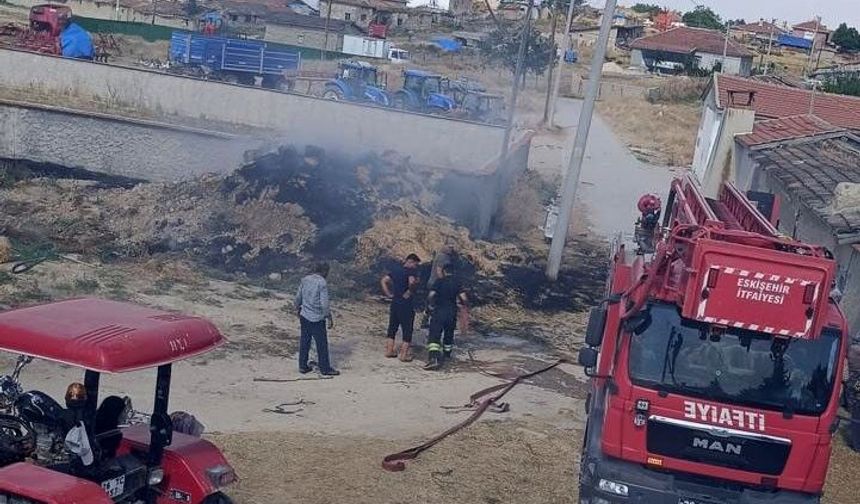Eskişehir'de saman balyaları yandı