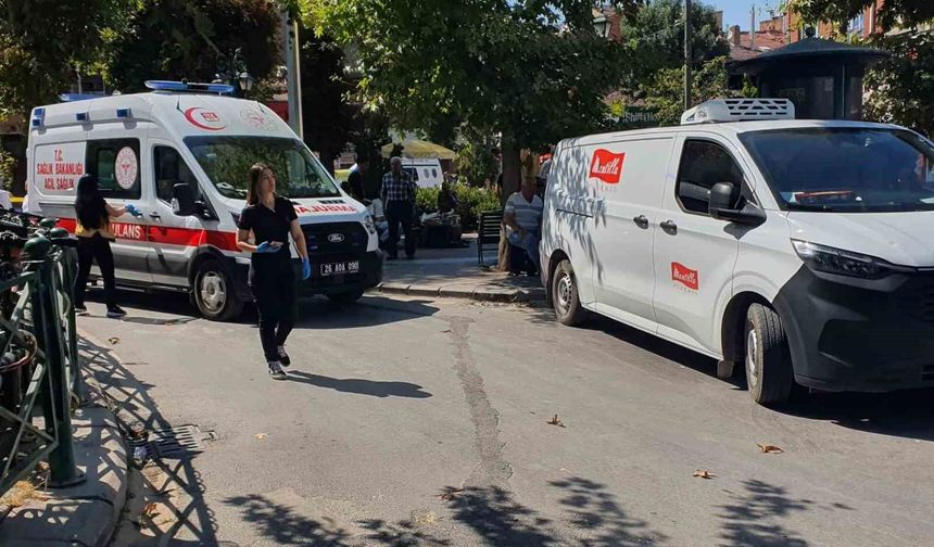 Hatalı park ambulansa geçit vermedi