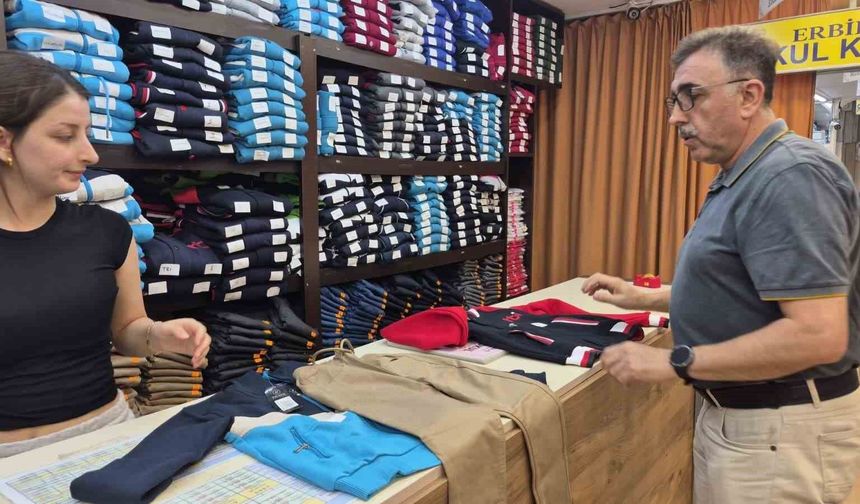 Okul kıyafetlerinde hareketlilik başladı: En uygun set 2 bin liradan başlıyor