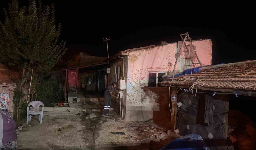Tek başına yaşayan 78 yaşındaki adamın ocakta unuttuğu yemek evi kül etti