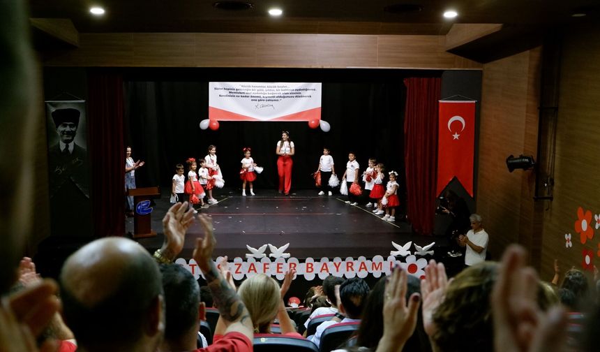 Çocuklar Zafer Bayramı’nı Sanatla Kutladı