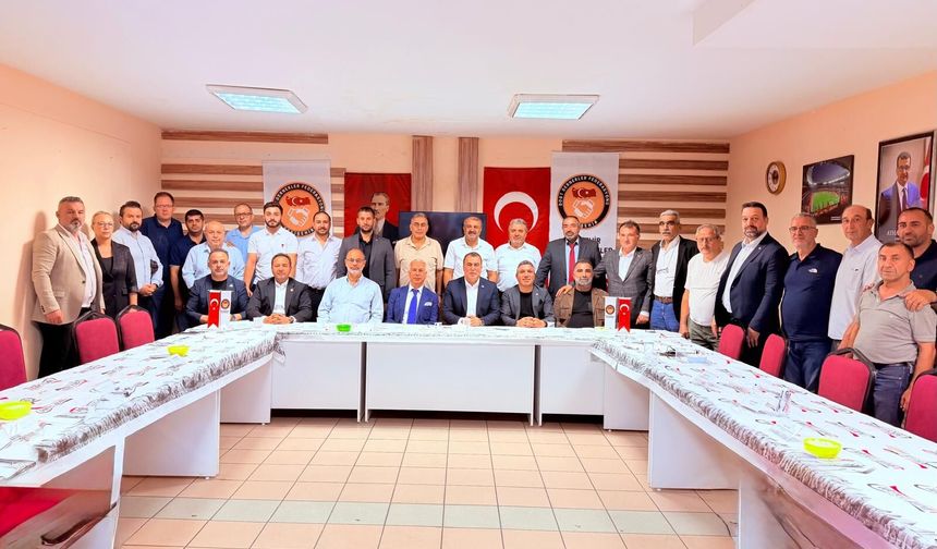 Dost Dernekleri Fedarosyonu Kahvaltıda MHP İl Başkanı Sezer'i Ağırladı