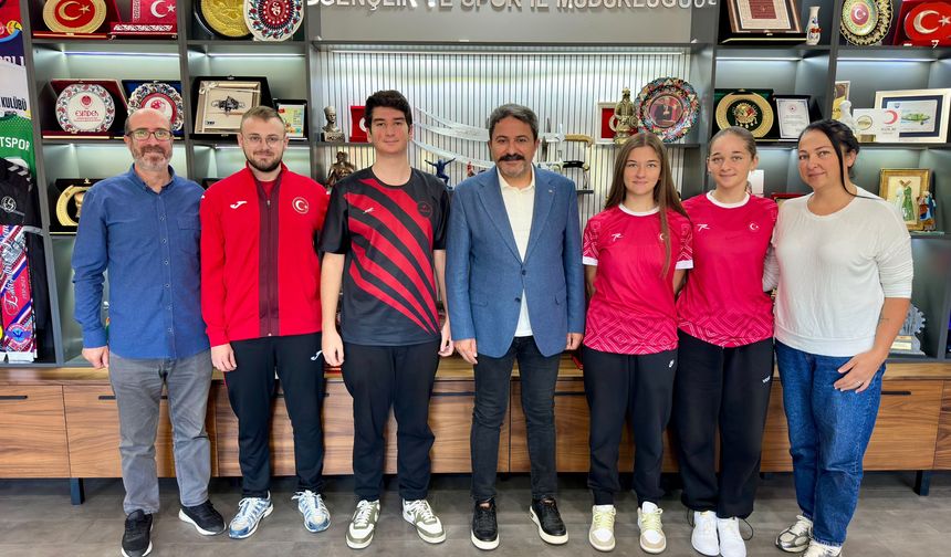 İşitme engelli milli badmintoncu Beren Su Ulus'tan Avrupa ikinciliği