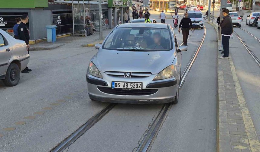 Eskişehir'de otomobilin çarptığı yaşlı kadın yaralandı