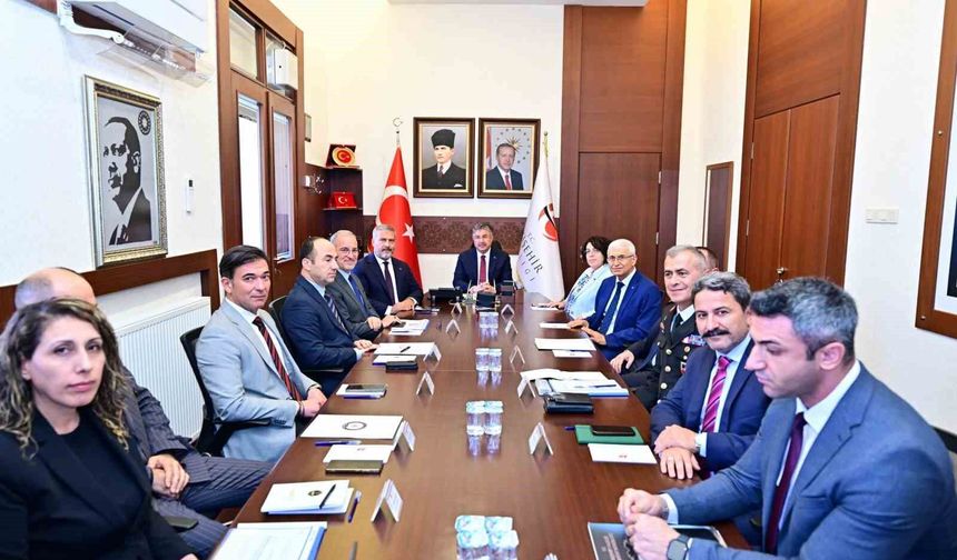 Eskişehir'de üniversitelerde huzur ve güvenliğin sağlanmasına yönelik toplantı yapıldı